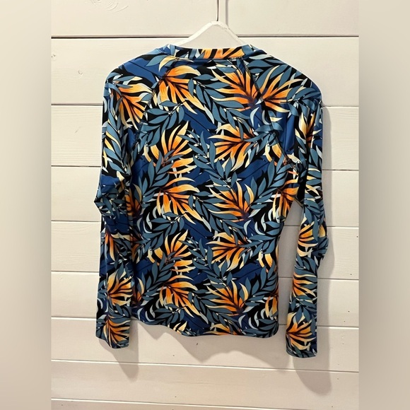 THE AMERICAN OUTDOORSMAN Women’s Rashguard -L - Picture 6 of 7